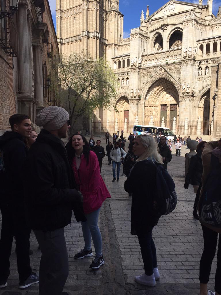 Hibenator's tweet photo. Prado, Toledo, @basenbuddha teaching art LIVE!, and swords during #LostInEurope. Tapas y churros tonight. http://t.co/Y6WFVCLkOC