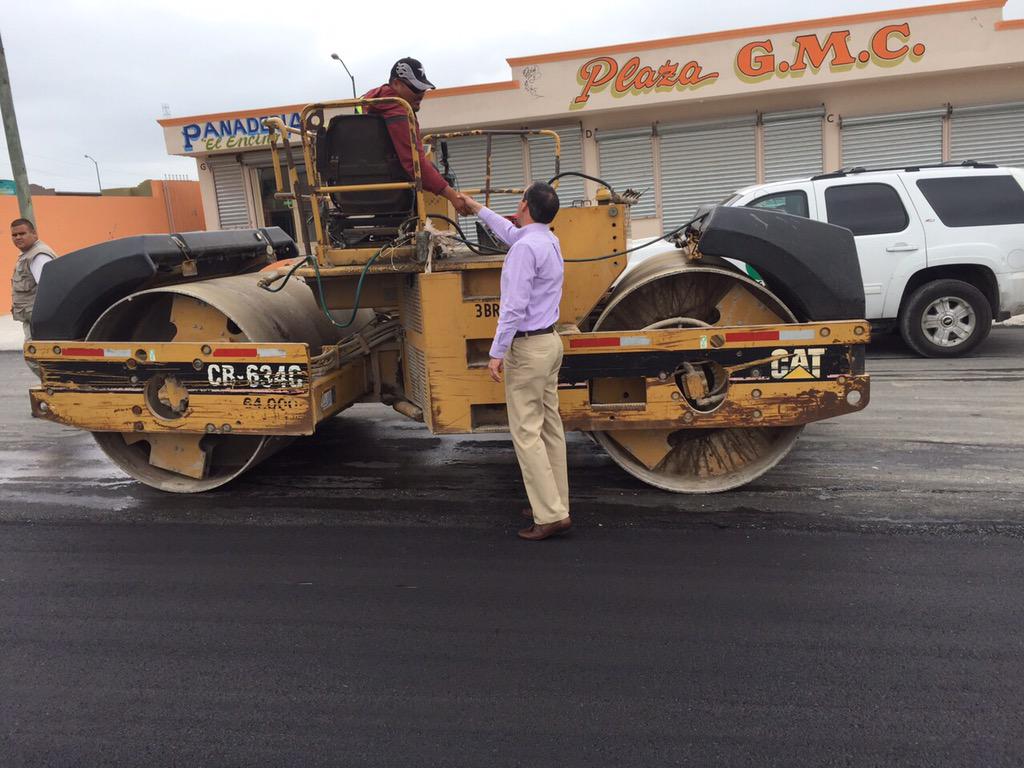 PURONJOHNSTON's tweet image. Continuamos pavimentando el Blvd #JuanPabloII en el sector #Acoros