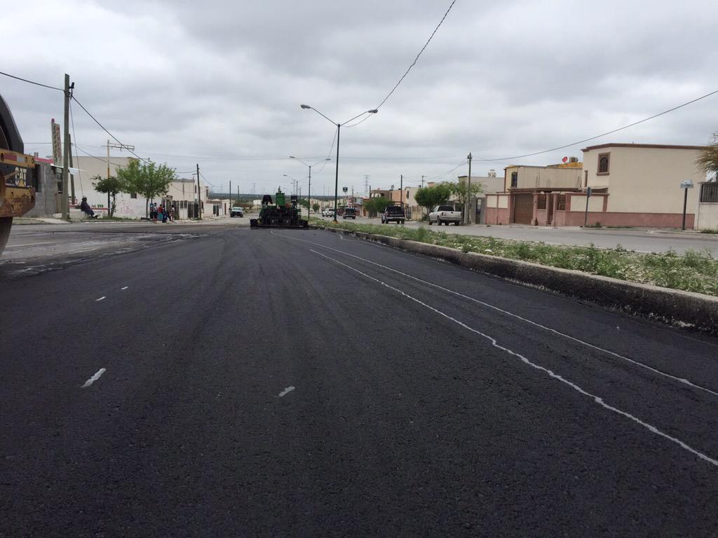 PURONJOHNSTON's tweet image. Continuamos pavimentando el Blvd #JuanPabloII en el sector #Acoros