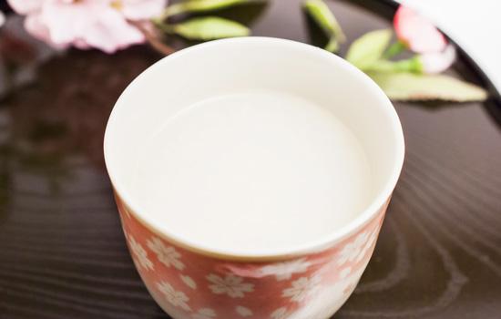 mb_by_alice's tweet image. 甘酒の効果！夜にも朝にもオススメの美容ドリンク”甘酒”について - niconicoland.com/beauty2/  #甘酒,#効果,#美容,#美容効果,