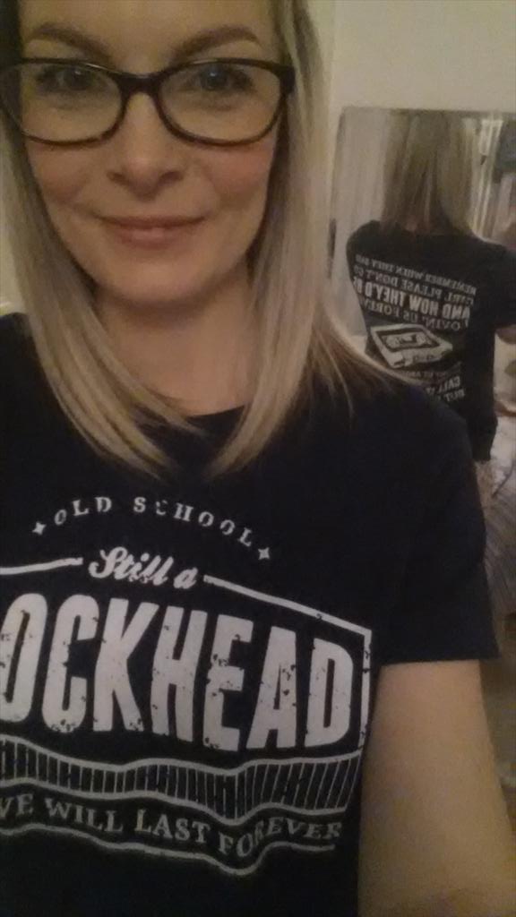 melsbels5's tweet photo. @DonnieWahlberg @jordanknight @joeymcintyre @joeymy new t - shirt arrived, all the way in England! #stillablockhead x http://t.co/lV8JONLO54