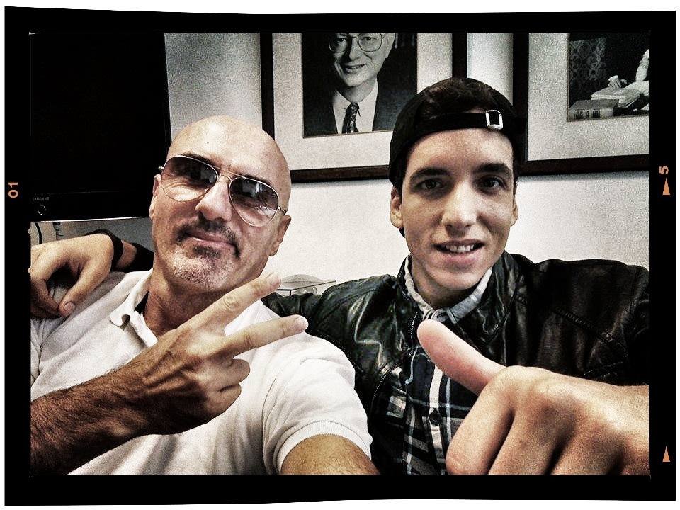 josemanuelmoles's tweet photo. recibido el mastering del abum de @XusoJones desde Suecia !! suena FANTASTICO!! @Peermusic_Spain @peermusic http://t.co/zLOCuZKKvx