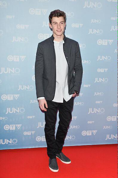 caaashew's tweet photo. I'm so proud of Shawn 😍
#HandwrittenApril14th 
can't wait😍😍🙌 @ShawnMendes 
-Aida http://t.co/7kOs75A9lz