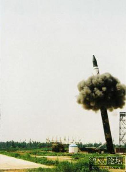 DF-31 大陸間弾道ミサイル] DF-4の後継として開発されたICBM。射程は1