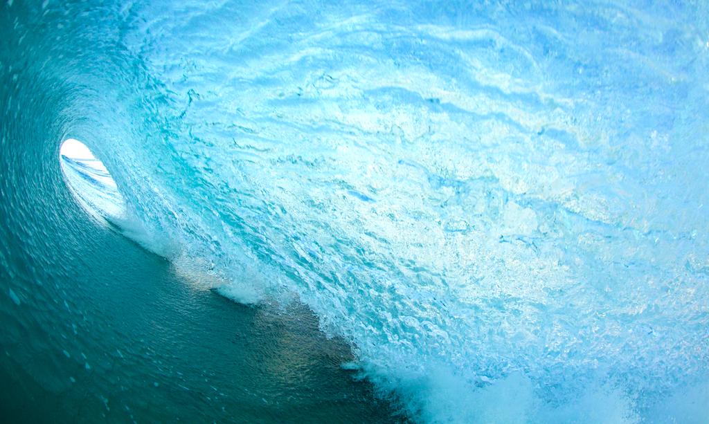 wsl's tweet photo. Tunnel vision. 🌊📷| Quinn Matthews http://t.co/r7Rh1PjTdO