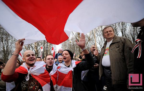 А вот и змагары поскакали 