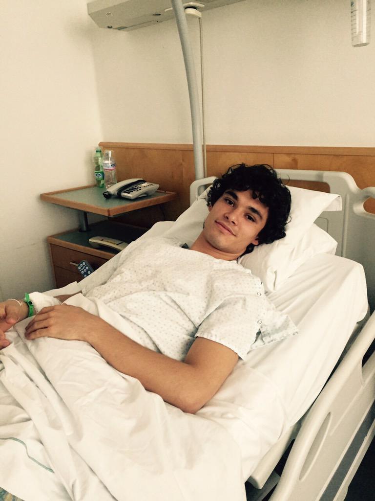 dodopires's tweet photo. L'operazione è andata bene! Grazie a tutti per l'affetto!
A cirurgia foi um sucesso! Obrigado a todos pelo carinho! http://t.co/MOCjD68HlN