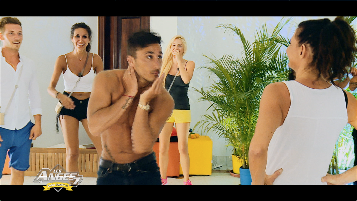 LesAngesTV's tweet photo. La tecktonik « renait » de ses cendres !!! Attention ! #Vivian #LesAnges7 #BattleDesAnges #Vivian http://t.co/BAQSmG0g2A