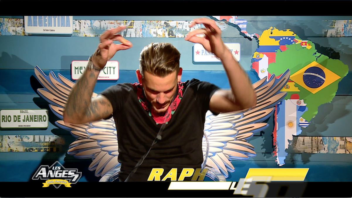 LesAngesTV's tweet photo. Ahahahah ! #Jon a pris une déculotté dans tout les sens du terme !!! #LesAnges7 http://t.co/SaYFq0ehjA