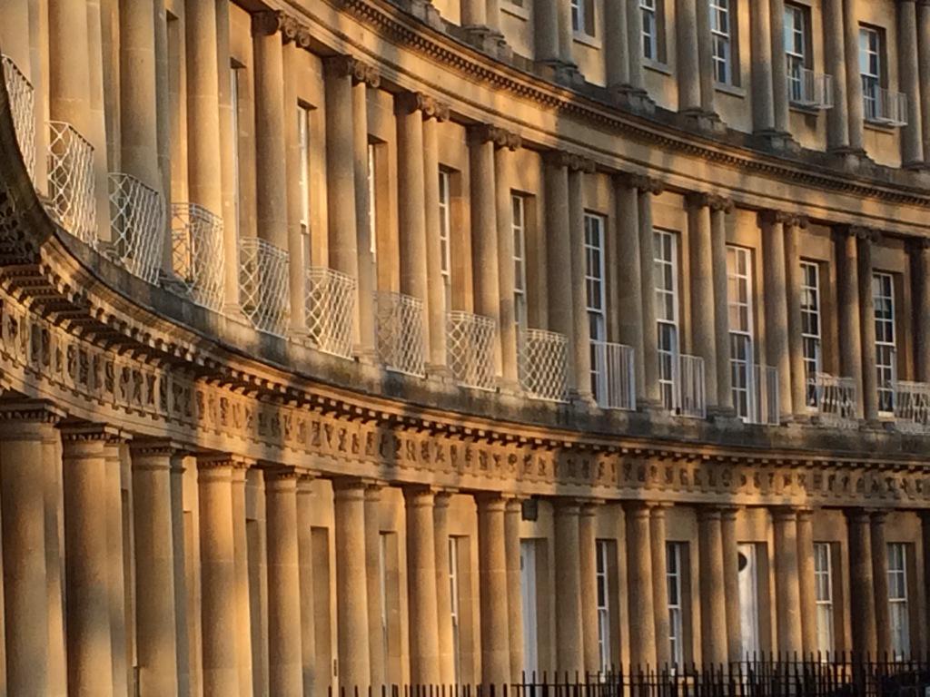 BathHolidayCo's tweet image. Love the early evening sun on Bath stone! @BathCoUK @NOWBath @BathChron @InBath @coponis @LookBath 😊