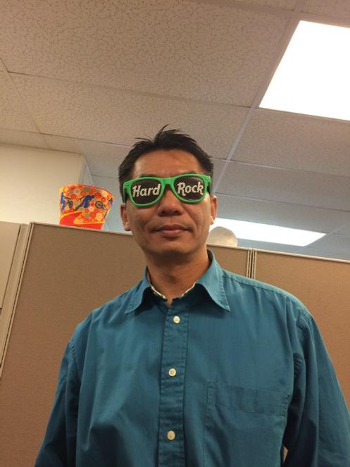 cuongchau68's tweet photo. My first tweet ever. Rocking the Hard Rock charity sunglasses. http://t.co/Vb523095ni