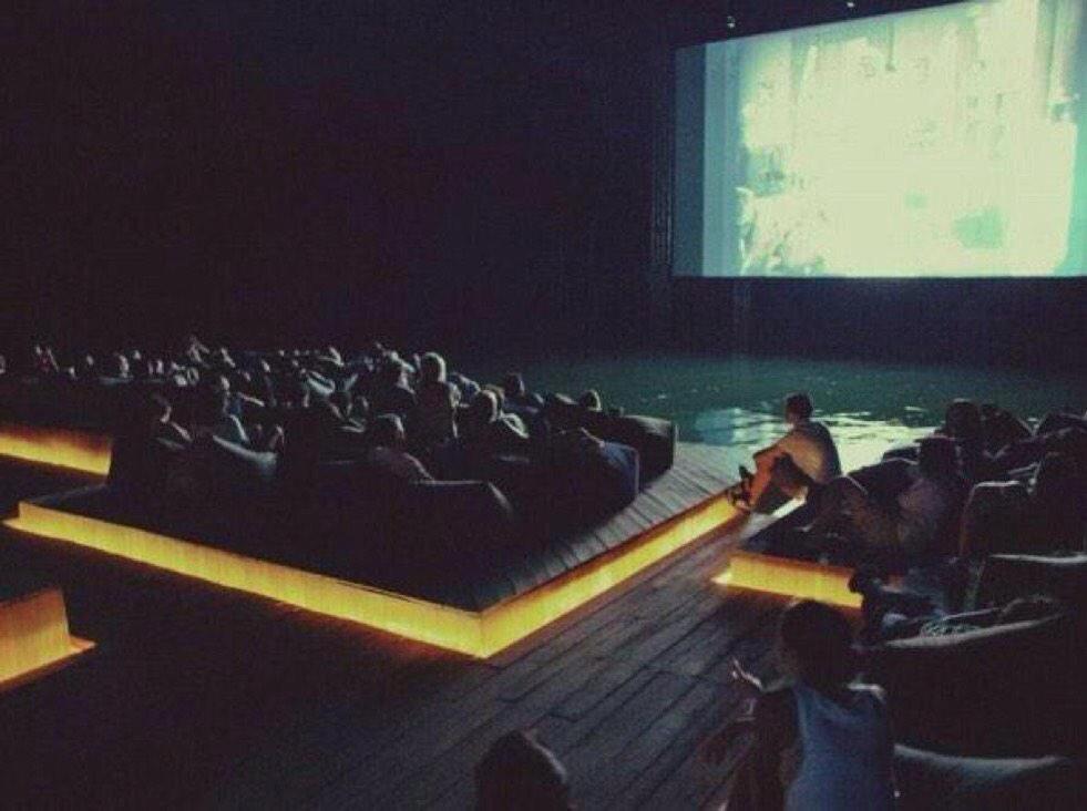 DopePIaces's tweet image. I want to go to the floating cinema in Thailand 😳😍🙌