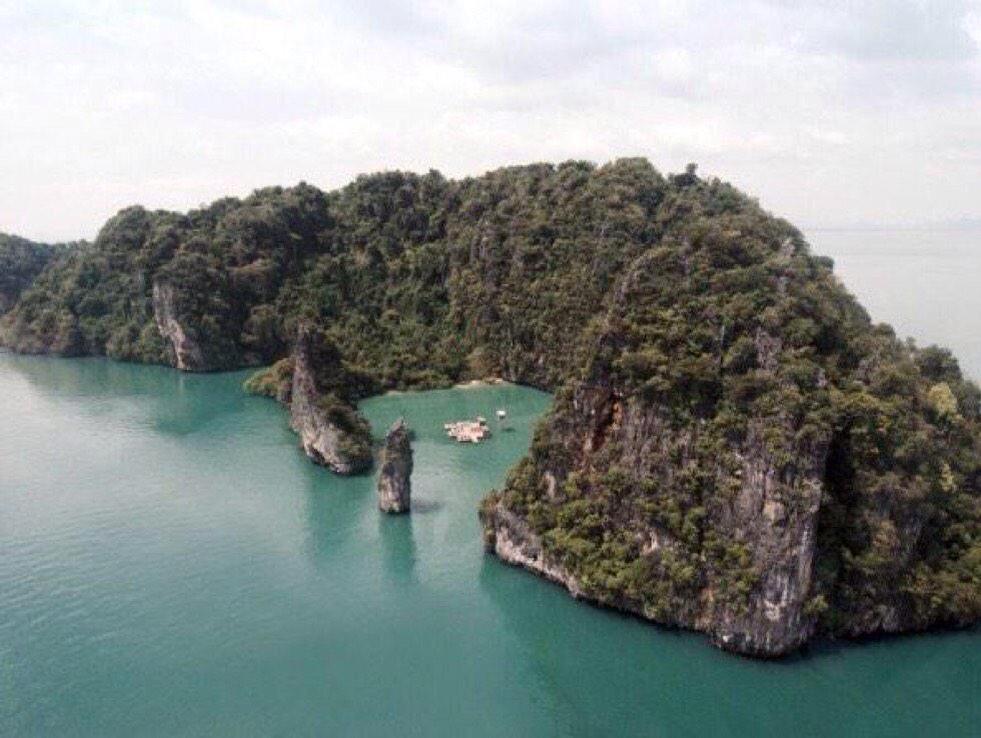 DopePIaces's tweet image. I want to go to the floating cinema in Thailand 😳😍🙌