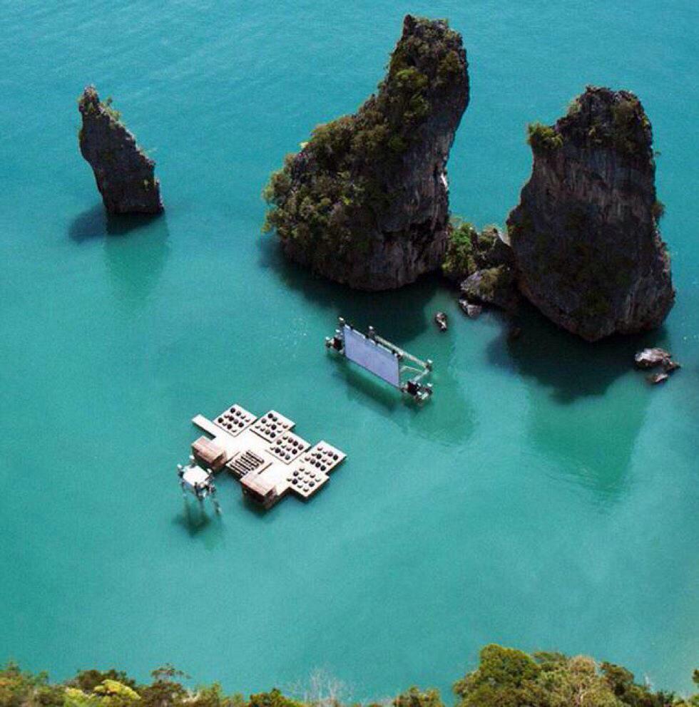 DopePIaces's tweet image. I want to go to the floating cinema in Thailand 😳😍🙌