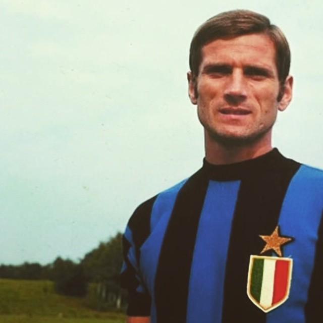 #facchetti #moggimagarimuorioggi #juvemerda #calciopoli #gobbibastardi "NESSUN TITOLO HA PIÙ VALORE DELLA LEALTÀ E …