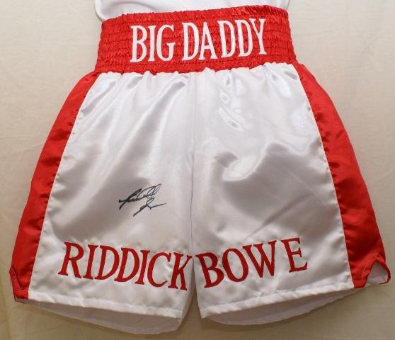 riddickbowe's tweet image. Retweet to enter the draw to win one of my signed boxing trunks! facebook.com/RiddickBoweOff… That's what's up. Bowe