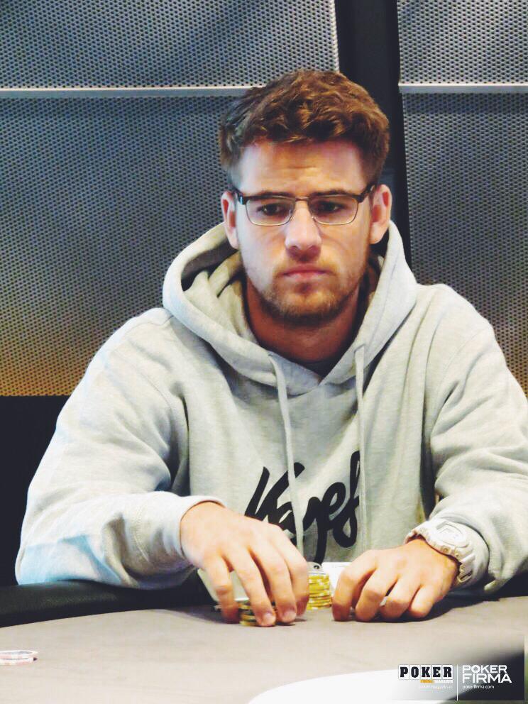 TZON57's tweet image. Am Sonntag pokerte ich mich im #kayef Hoody auf Platz 5 der German Poker Tour in Hohensyburg 😝👌 #pokerface