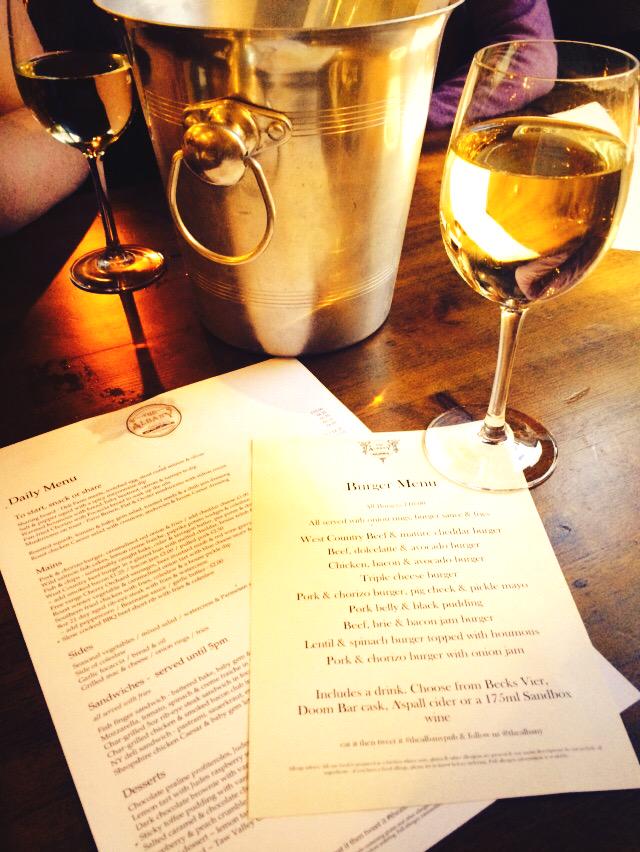 Burgers &amp; wine <a href="/TheAlbany/">The Albany</a>. Pork cheek and chorizo or beef, brie and bacon jam? #tweatup