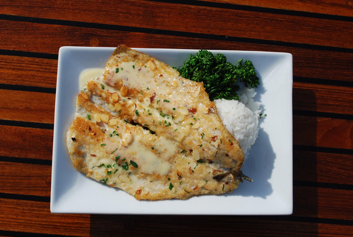 raysboathouse's tweet image. New seasonal seafood on Café menu! Blackened Coho Salmon Fett, Crab Cakes, Crispy Rainbow Trout, NW Seafood Cioppino