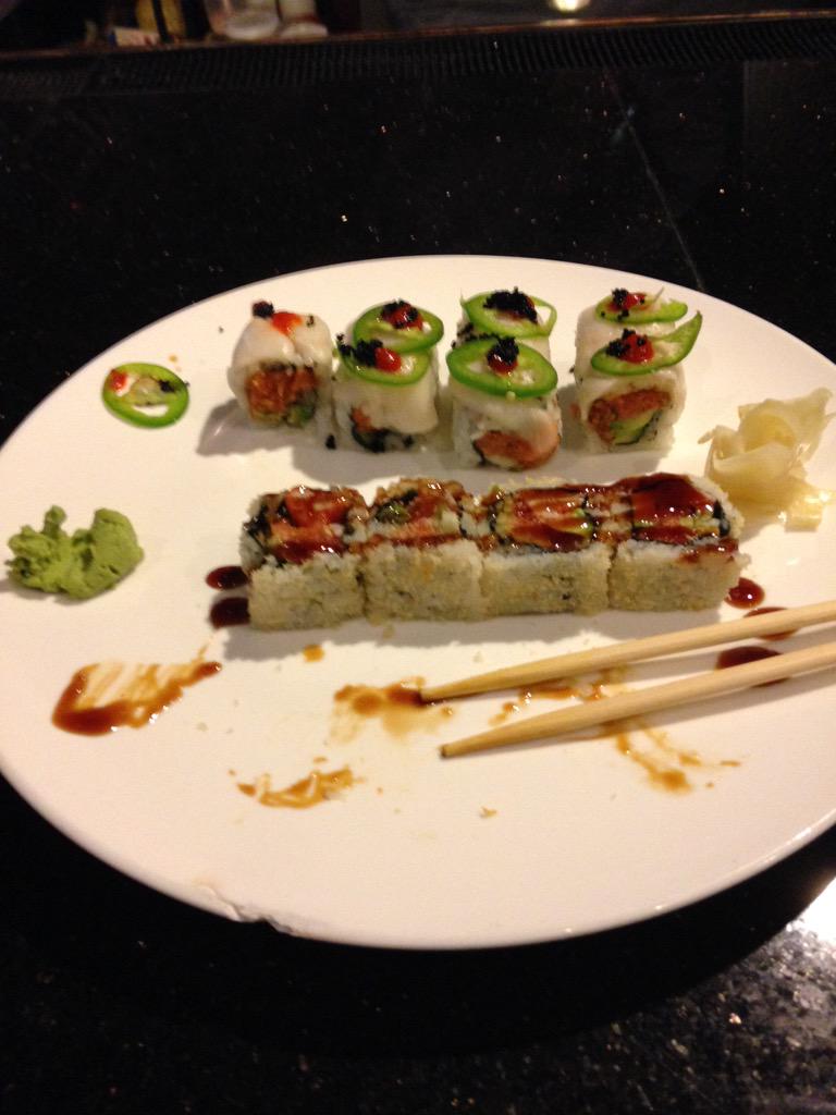 zi_ctr's tweet image. Hot sake &amp;amp; Sushi anyone.