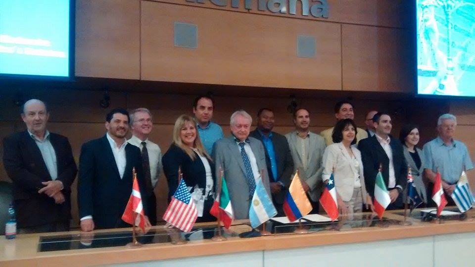 bioderechoUDD's tweet photo. Se da por finalizado con la firma de los Estatutos de la Red Internacional de Bioderecho. http://t.co/Vnyj1UAWTC