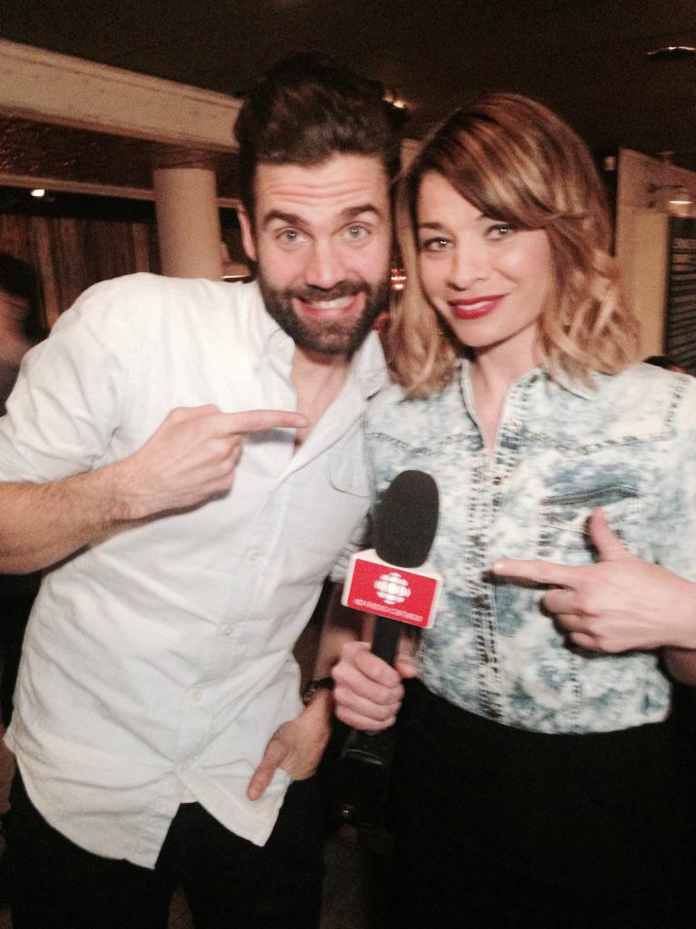 JulieSRCSAG's tweet photo. L'émission @lasoiree en direct de Saguenay ce w-e pour #REGARD2015. Merci @jpwauthier pour ta visite dans notre TJ! http://t.co/4103FQUxJy