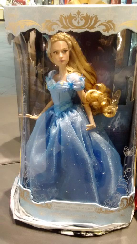 NiceToysCollect's tweet photo. Soooo happy to get the last one @DisneyStore this is bigger than the other Cinderella movie doll http://t.co/FRBJ149Py6