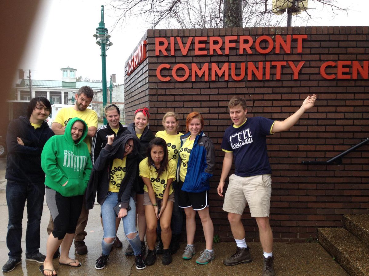 ASBBiloxi15's tweet photo. The ASB Disaster Relief squad posted up outside of the Moss Point Community Center. Farewell MP! #CornellCollegeASB http://t.co/1RDXAk5ZPI