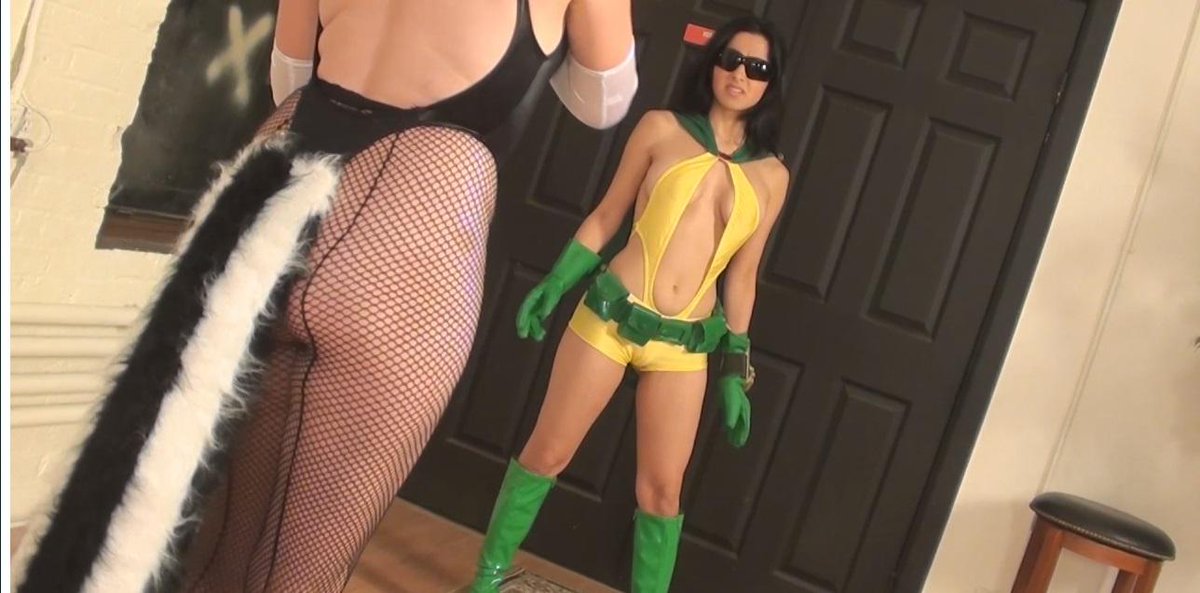 thehannahperez's tweet photo. Stay tuned for the #kickass Return of The #PhantomLady with @HeroinePower!!! #halfnaked #superheroine #cosplaydiva http://t.co/QeuubZsWHt