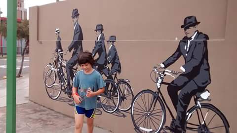 ljcisneros's tweet photo. #MuralesenLima arte callejero en Miraflores. Ojalá @MuniMiraflores y/o @Munozestuvoz no se contagien de @MuniLima http://t.co/08JqDmKHT0