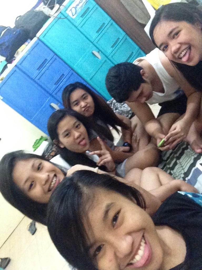 BEAnessss's tweet image. Besties *insert roji* hahaha #feelingme