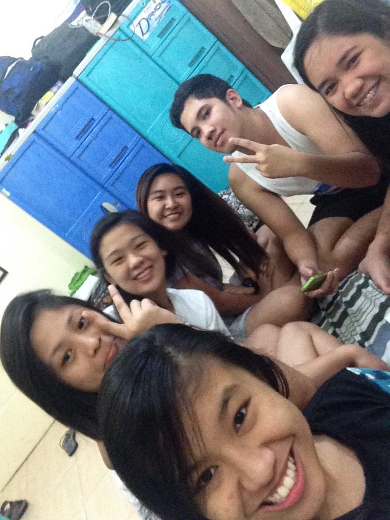 BEAnessss's tweet image. Besties *insert roji* hahaha #feelingme