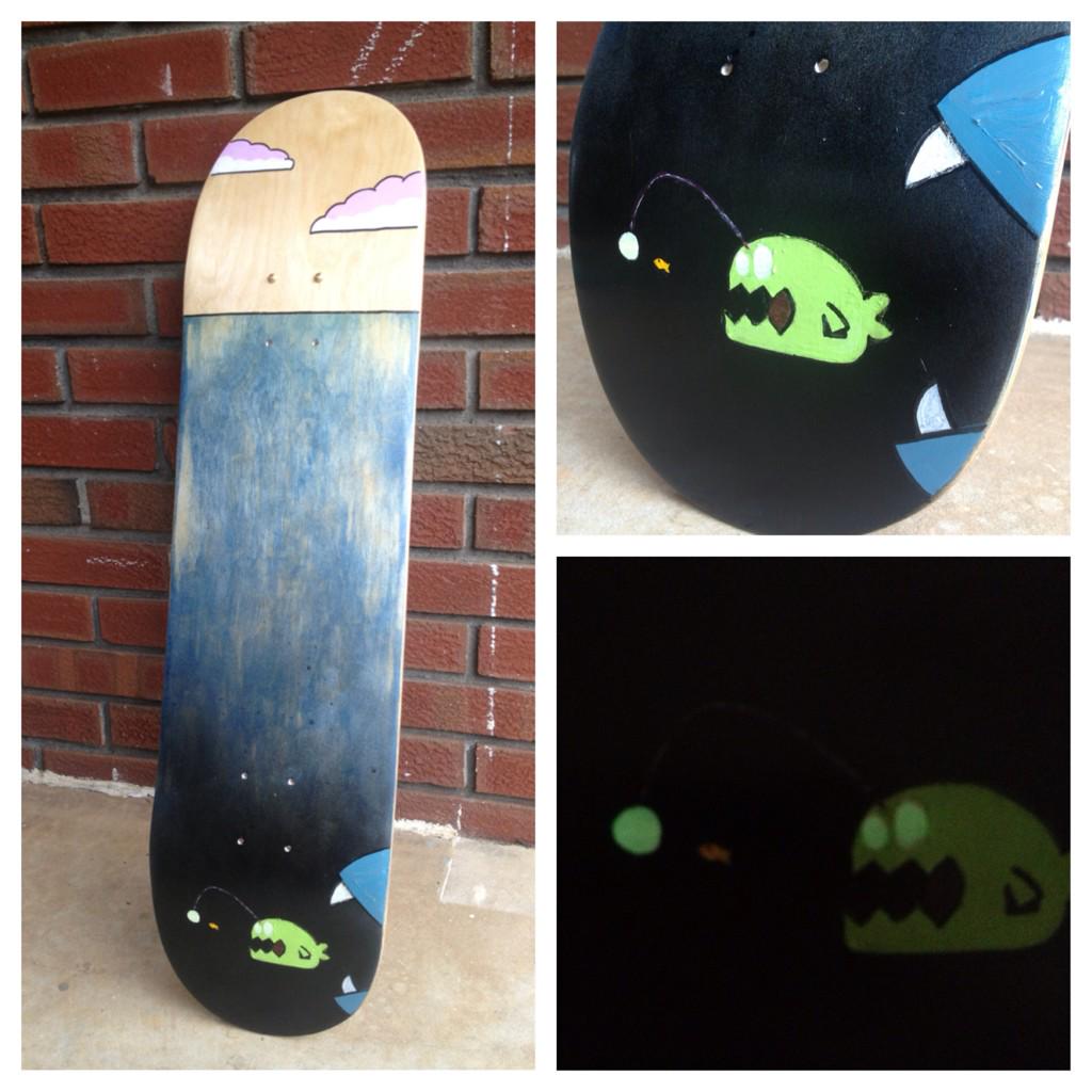 arsgratis's tweet image. Glow-in-the-dark angler fish. #skateboard #deckart #predator #prey