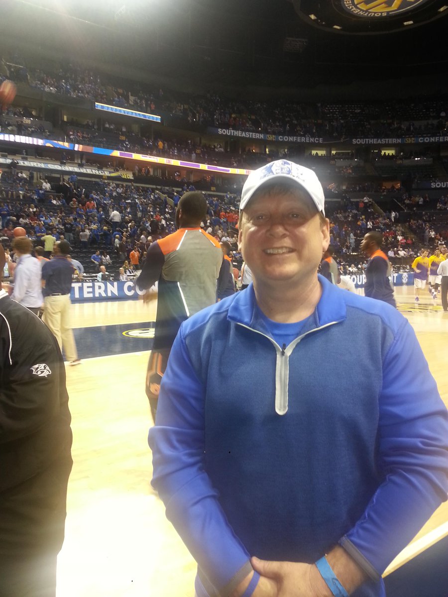 gowithmark's tweet photo. @KySportsRadio  repping KSR on floor SEC tourney #SECMBB #SECTournament #secexperience http://t.co/r6XqC1Frf2