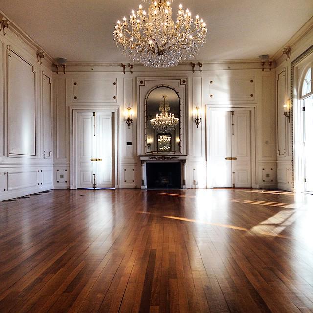 Wylie_Inn's tweet photo. The new ballroom floor @tupper_manor is ready for some dancing guests!!! #wylieinn #tuppermanor #weddings #beverlyMA http://t.co/zwEoVRy3r4
