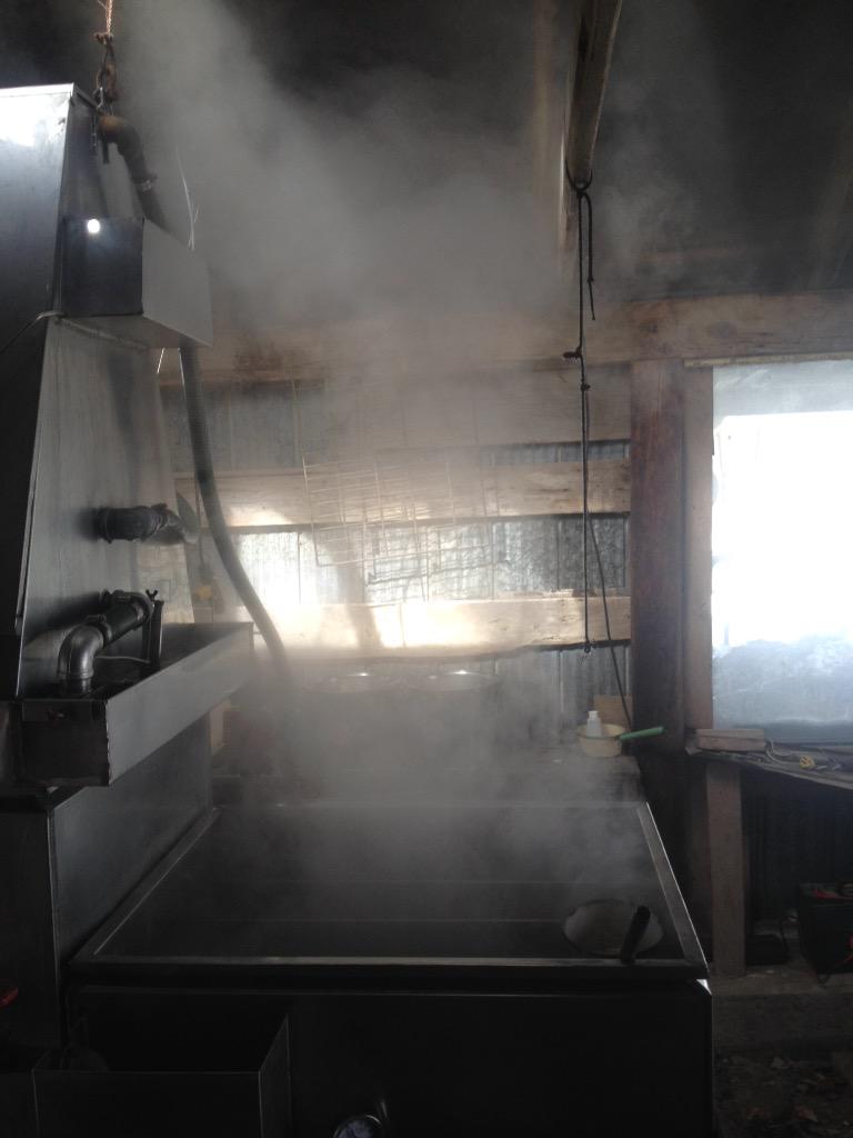 brettshute's tweet photo. Watching the sap boil #maple15 #ontag http://t.co/ZwBUTtRYeE