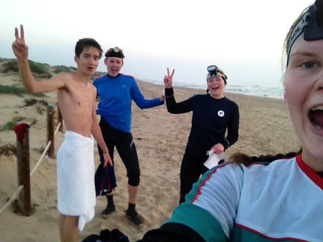 OlgyUppsala's tweet photo. En groupie på stranden efter N-course och en halvdan soluppgång. Grymt avslut på årets utlandsläger!#olgyuppsala http://t.co/vQNYqPmSOQ