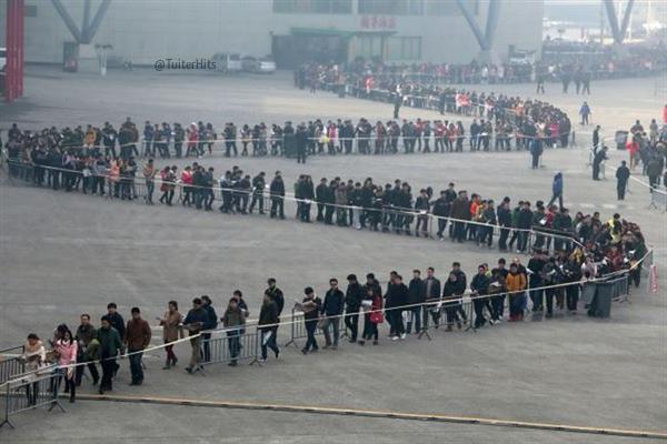 sabiastuque_'s tweet photo. ¿Te caigo mal? Ponte a la fila, por favor. http://t.co/PaGGkfaTkU