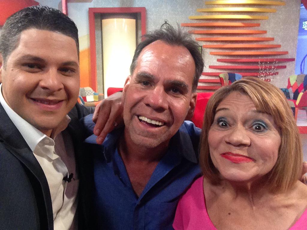 JorgeGelpi's tweet photo. #DoñaVianda es LA MEJOR y #Walbert NO se queda atrás!!! @VivaLaTardePR #VivaLaTardeConTo' http://t.co/aJFoc7dmi3