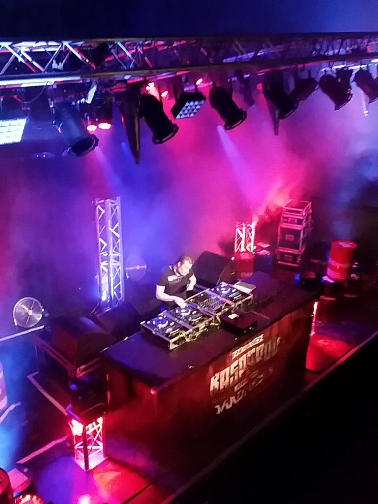 DJNevaro's tweet photo. @DJRestrained at work @KasparovIBMshow http://t.co/QznqwOQfPh