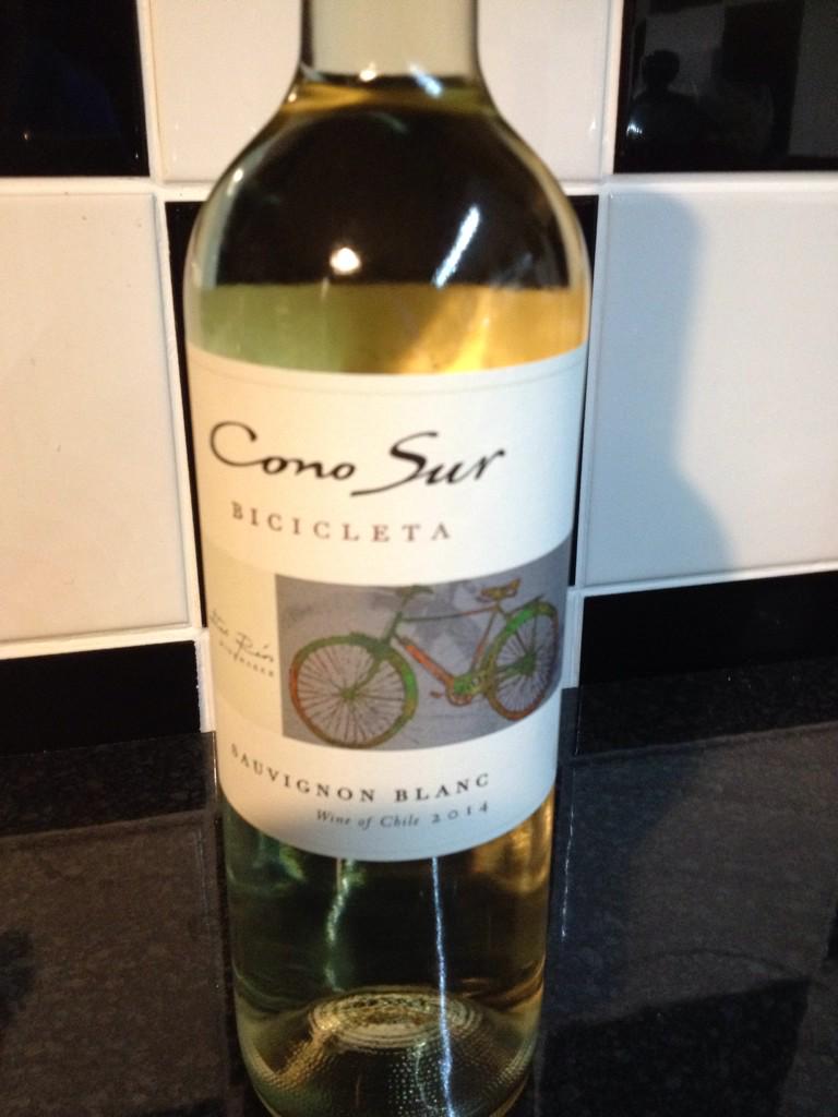 Helen_Webster's tweet photo. Happy Friday everyone! Love that even my wine has a bike on it 😊 http://t.co/FNBkx8XUG8