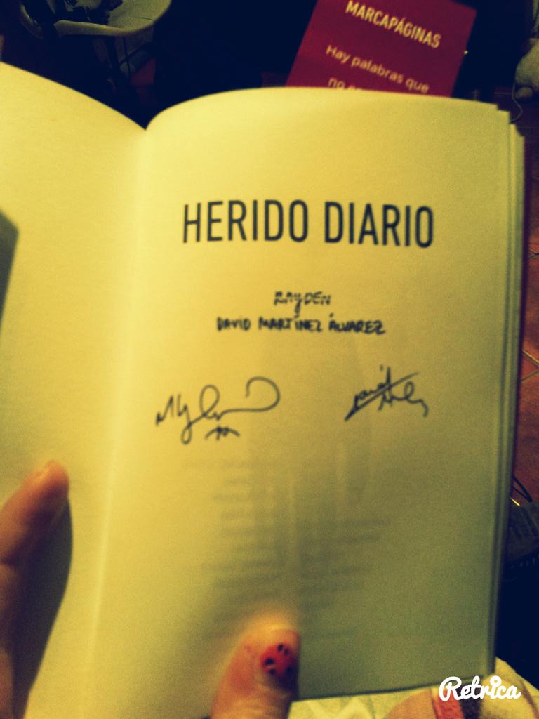 CeliaEspadas's tweet photo. Definición de bonitez y felicidad! Gracias @RAYDEN_A3Bandas por hacerlo posible:) imposible dejar de leer 😍😍 http://t.co/XU5P0kITfg