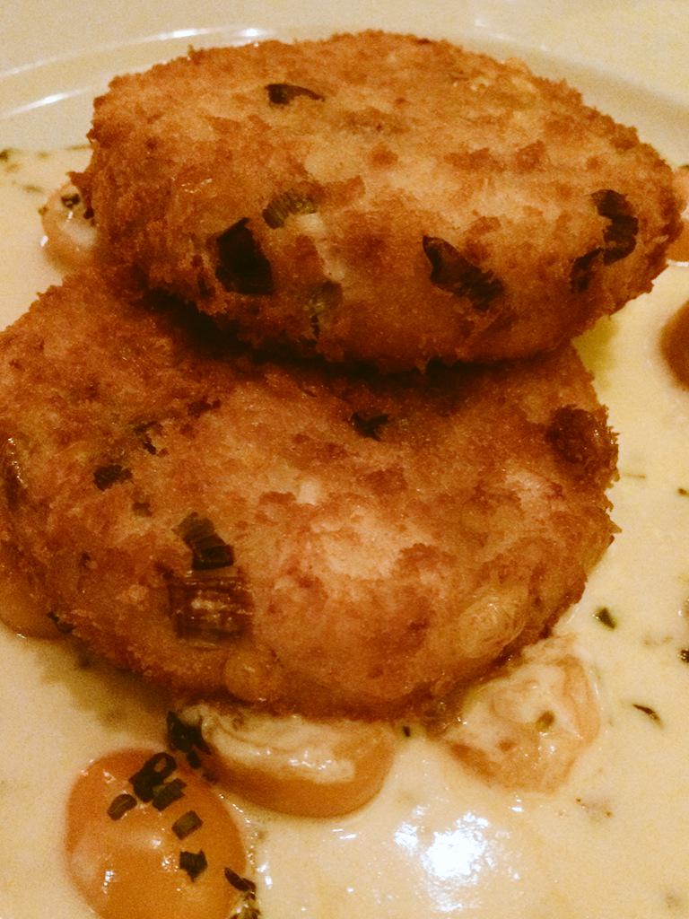 GormReport's tweet photo. Lunching at @BixRestaurant. Both the food and ambiance are rich and welcoming. Many thanks @ChefBruceHill @madcapdc http://t.co/gQT6cpTWmK