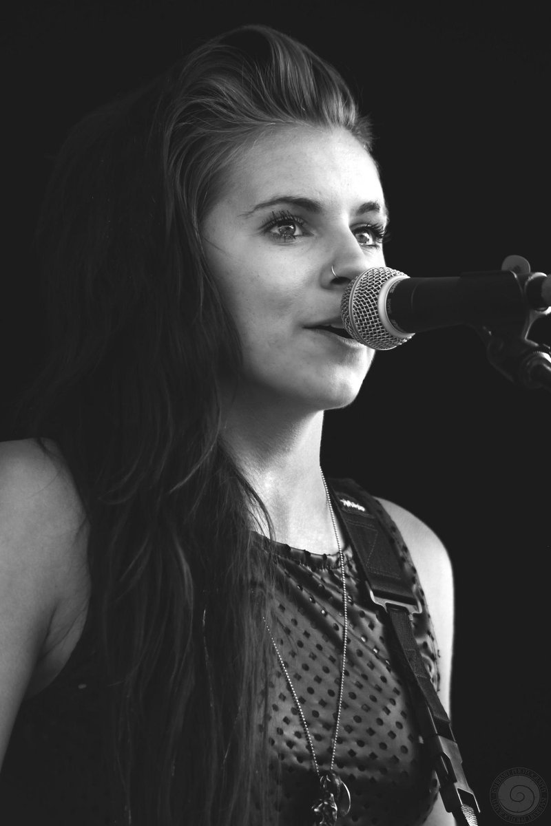 PVRISCVLT's tweet image. Lynn at Self Help Fest (Photos by @THERainbowBeard)