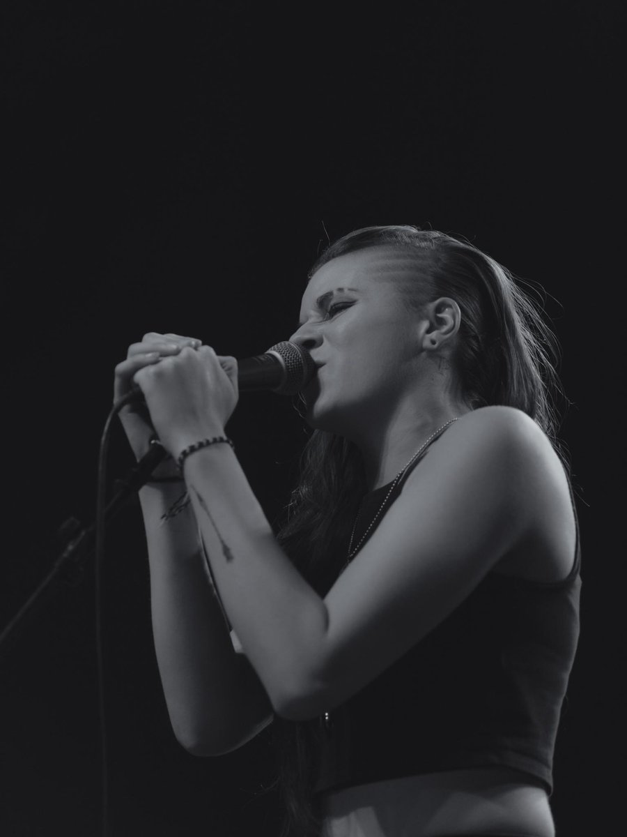 PVRISCVLT's tweet image. Lynn at Self Help Fest (Photos by @THERainbowBeard)