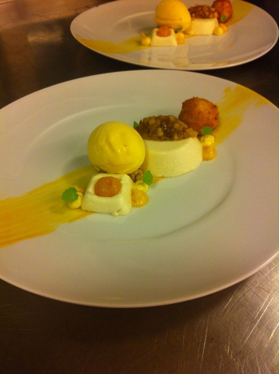 Ons #C'estlaViemenu voor dit weekend: Amuse, zeewolf, polderhoen, limoen en mango dessert! on.fb.me/1xl37RB