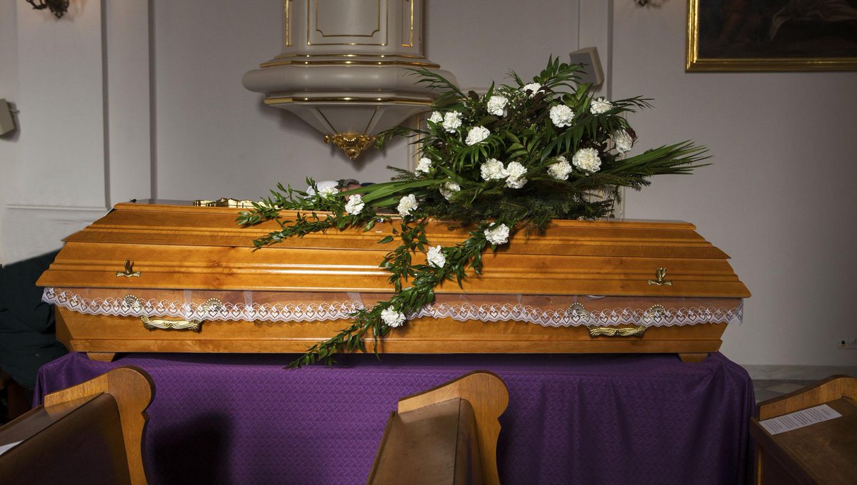 TheOnion's tweet image. In Local News: Man Completes Life $130,000 Over Budget onion.com/1FjwcDD