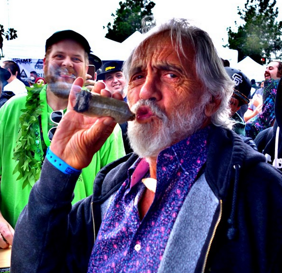 420cali's tweet photo. Check out @tommychong's hybrid #MauiWowie joint! So jealous. #420 http://t.co/dLuMBrBtsx