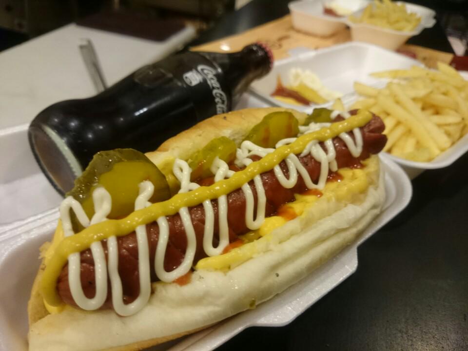 HamzehQasem's tweet photo. New hotdog joint , wait for the review soon 
@hotdogzonejo 
#HDZJO #Foodtip (@ Hot Dog Zone) https://t.co/BQYGwmIw0n http://t.co/DHBcigJsuu