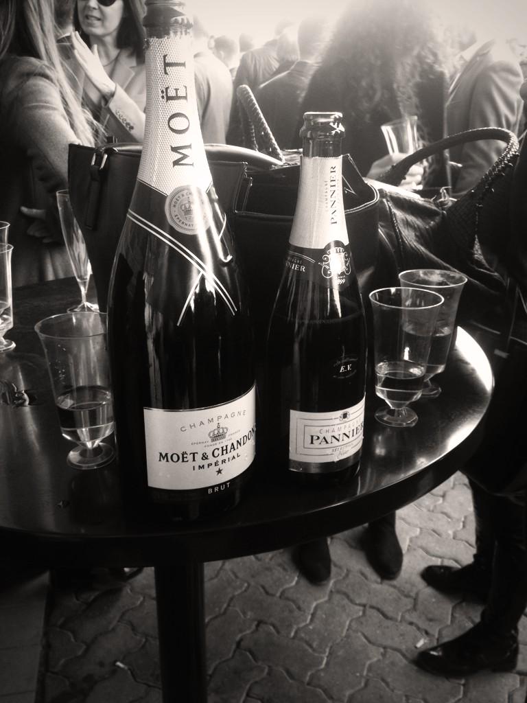 Wellsmart's tweet image. #CheltenhamFestival  #champagnebar